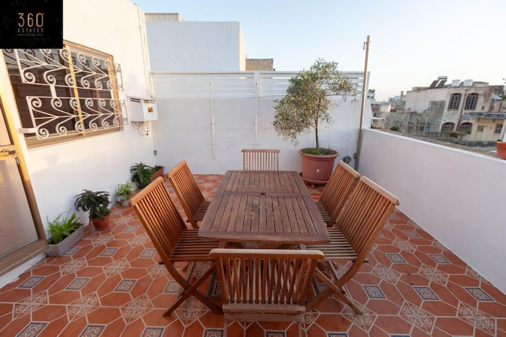 Beautiful, Typical Maltese 4Br Home With Roof Top By 360 Estates Sliema Zewnętrze zdjęcie