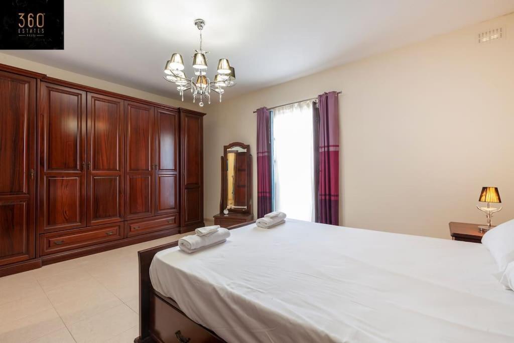 Beautiful, Typical Maltese 4Br Home With Roof Top By 360 Estates Sliema Zewnętrze zdjęcie