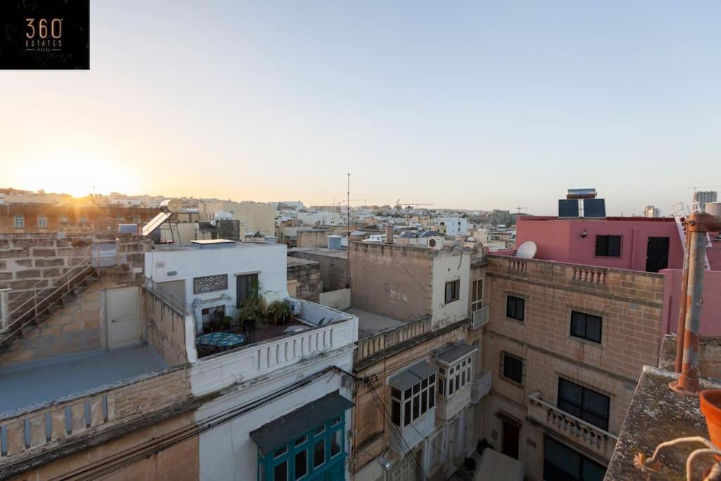 Beautiful, Typical Maltese 4Br Home With Roof Top By 360 Estates Sliema Zewnętrze zdjęcie
